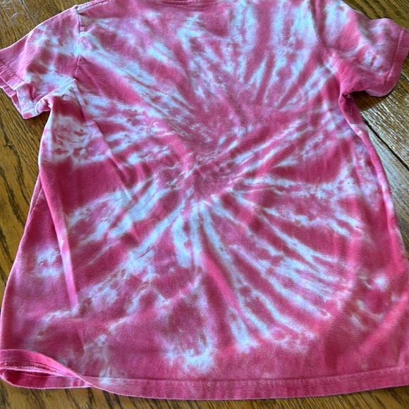 Buc-ees Beavers red tie dye tee shirt. Youth Large. Good condition. - Picture 4 of 6